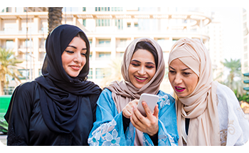 middle_east_women_with_mobile