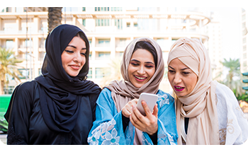middle_east_women_with_mobile